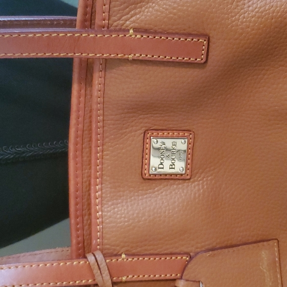 Dooney & Bourke Bag - like new! - Picture 2 of 8